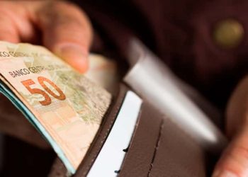 Prefeitura de Paulo Afonso paga 2ª parcela do 13º salário aos servidores públicos