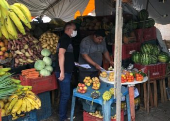 Vereador Gilmario Marinho vai de encontro à decisão da prefeitura e apoia feirantes do BTN 2