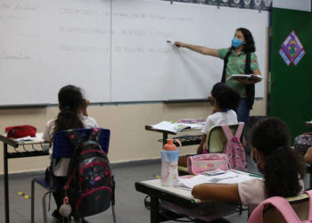 Bolsonaro sanciona lei que regulamenta o novo Fundeb