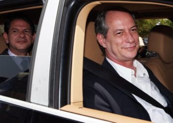 Ciro e Cid Gomes são alvo de ação da PF que apura fraudes no Castelão