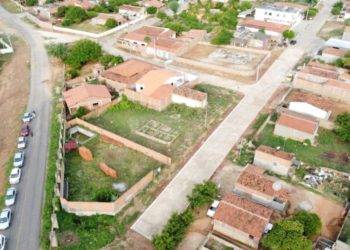 Prefeito de Glória (BA), David Cavalcanti, entrega calçamento de diversas ruas na sede do município