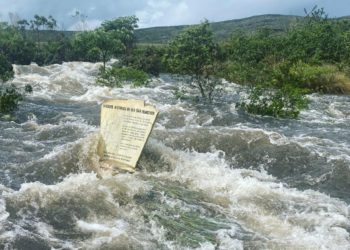 Após chuvas, nascente do Rio São Francisco transborda no Parque Nacional da Serra da Canastra (Vídeos)