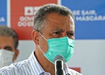 Rui proíbe festas de rua até 2 de março e mantém público de 1.500 pessoas em eventos privados em toda BA