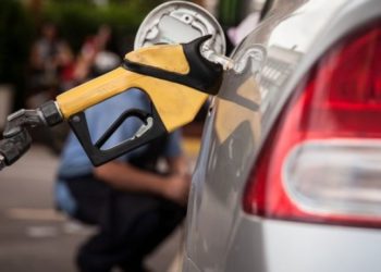 Senado aprova projeto que cria auxílio-gasolina e fundo para estabilizar preços dos combustíveis