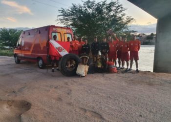 Bombeiros retiram 370 Kg de lixo do “Velho Chico” durante ação socioambiental em Paulo Afonso