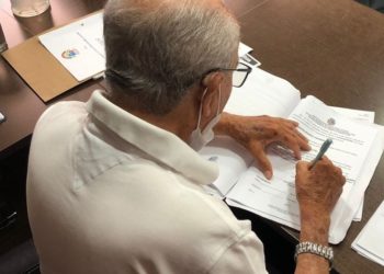 Prefeito assina concessão de terreno para construção de abatedouro de aves na Caiçara II