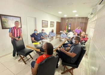 Equipe de Val apresenta a Luiz de Deus calendário de eventos e esportes para 2022