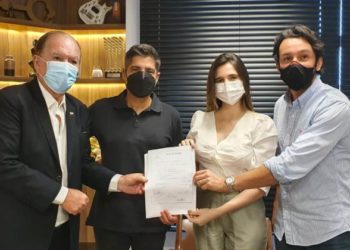 Ao lado de ACM Neto, Mário Jr e Leão, Luiza de Deus deixa o PSD e se filia ao PP para ser candidata