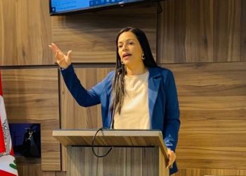 ‘Lago da Aurora custou 2,5 milhões e hoje é espelho de esgoto’, diz vereadora Evinha