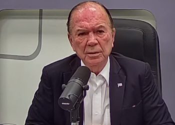 ‘Quem pode ter colocado a faca no pescoço de Rui foi Wagner’, rebate Leão