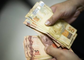 Governo vai antecipar 13º de aposentados e liberar R$ 1 mil do FGTS