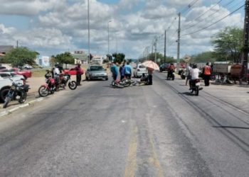 INCONTÁVEIS ACIDENTES – Sem retorno, mais uma colisão é registrada próximo ao Assaí Atacadista; mulher fica ferida