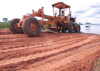 Prainha Ayrton Senna passa por limpeza para receber plantio de mudas nativas