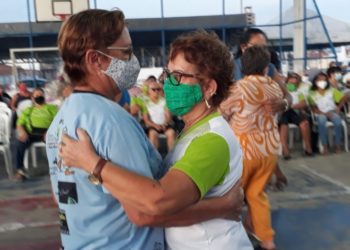 Oração, música e mensagem marcam celebração de Páscoa dos idosos do CRAS