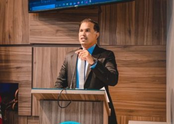 “Verdadeiro vexame”, diz Marconi sobre retirada de ônibus para universitários em Paulo Afonso