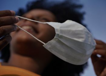 Com menos de 100 em UTI, Rui Costa libera uso de máscara em locais fechados na BA