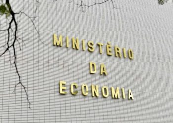 Bolsonaro decide dar aumento de 5% a todos os servidores públicos do Executivo