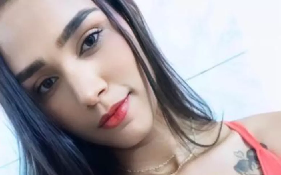 Mulher morre após bater motocicleta em placa de sinalização no norte da BA