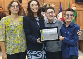 “Me sinto em paz aqui”, diz juíza ao receber o título de cidadã pauloafonsina