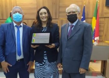 Prefeito, vice e secretários participam de entrega de Título de Cidadã pauloafonsina a juíza Janaína Lopes