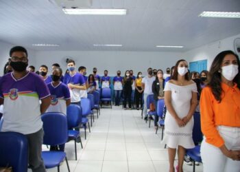 Alunos da rede municipal recebem material didático para reforçar o aprendizado no pós-pandemia