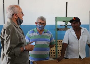 Prefeito realiza visita técnica no povoado Bonamão, onde produtores estão recebendo curso de mandiocultura