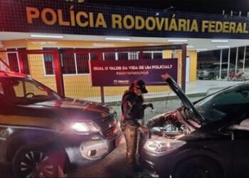 PRF prende mulher por receptação de veículo em Paulo Afonso (BA)