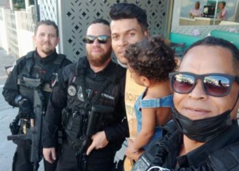 Criança é salva por policiais penais do GEOP após se engasgar com sorvete em Paulo Afonso