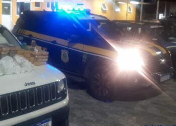 Em Paulo Afonso (BA), PRF prende casal de traficantes transportando quase 70 Kg de drogas em carro roubado