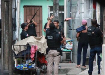 Mais de 400 delegados da Polícia Civil entregam os cargos na Bahia