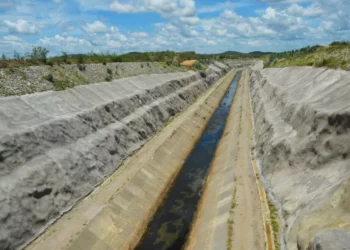 MPF constata derramamento de esgoto na transposição do São Francisco em Monteiro, na PB