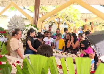 Chuvas em PE: por falta de espaço, velório de 11 pessoas da mesma família é dividido em grupos