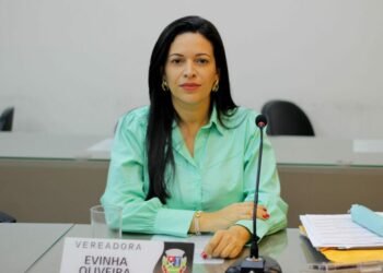 “É por essas e outras que a população vê a Câmara de forma negativa”, avalia Evinha, após suspensão da CPI