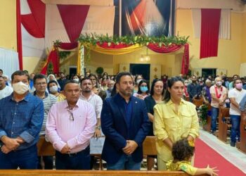 Prefeito David Cavalcanti participa de missa em homenagem ao padroeiro de Glória (BA), Santo Antônio