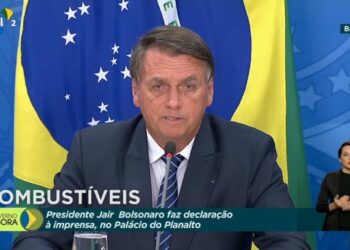 Bolsonaro anuncia compensação aos estados para reduzir ICMS e tentar conter alta do combustível
