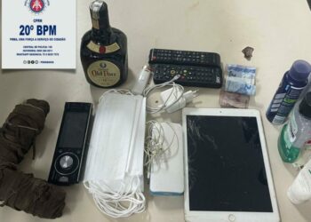 Homem é preso pela PM após roubar residência e ameaçar vítima no centro de Paulo Afonso