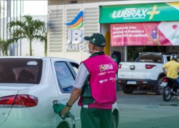 Duelo entre postos e redução do ICMS fazem preço da gasolina baixar quase R$ 2 em Paulo Afonso