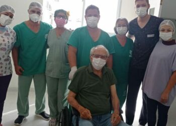 “Foi um grande susto, mas estou bem”, diz prefeito Luiz de Deus ao receber alta do HMPA