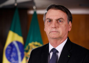‘Não precisamos de cartinha para defender a democracia’, diz Bolsonaro sobre manifesto