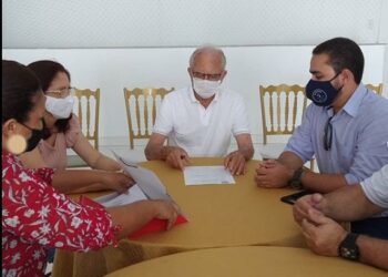 Prefeito Luiz de Deus sanciona Lei que dispõe sobre o reajuste dos professores de 33,24%