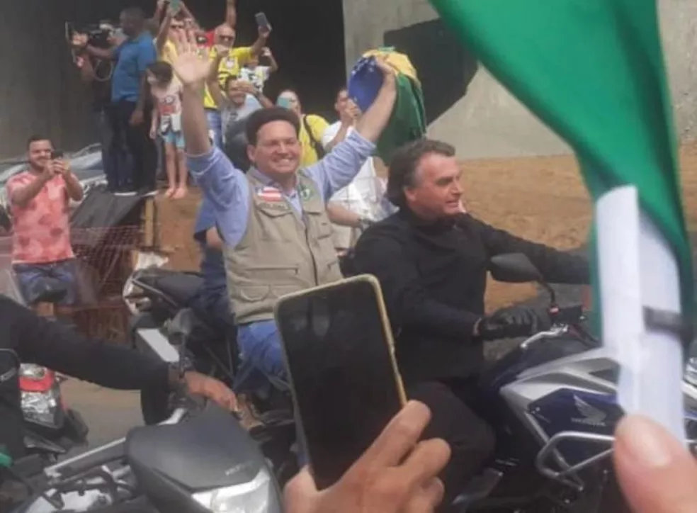 Bolsonaro e João Roma em Feira de Santana — Foto: Divulgação