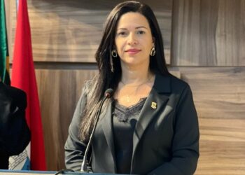 Vereadora Evinha pede transparência no uso da emenda de 20 milhões da Saúde