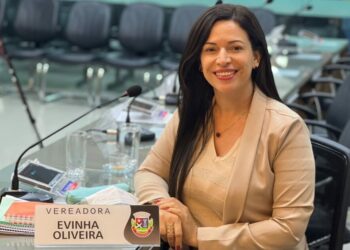 Evinha cobra melhor gestão financeira à prefeitura e o pagamento integral dos ACEs “gastam milhões em obras paradas”