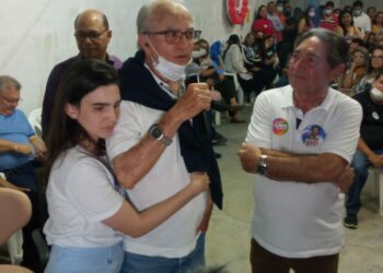 “Luiz de Deus é motivo de muita honra para mim”, declara Luiza durante reunião no Bairro Rodoviário