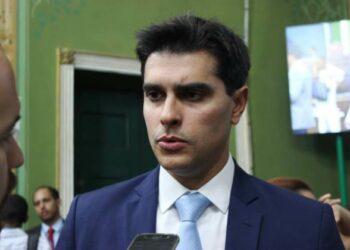 Aleluia atrela melhora de Bolsonaro em pesquisa à queda do preço do combustível