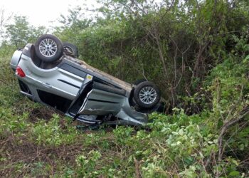 Buracos na BA 210 provocam capotamento de veículo próximo ao povoado Malhada Grande