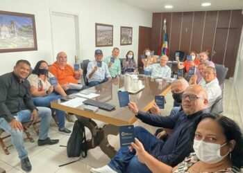 Em reunião com o prefeito Luiz de Deus e secretários, Programa Cidade Empreendedora do Sebrae, realiza mais uma etapa