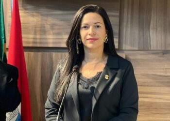 Evinha faz cobranças ao secretário de Saúde sobre castrações e a efetividade dos ACEs