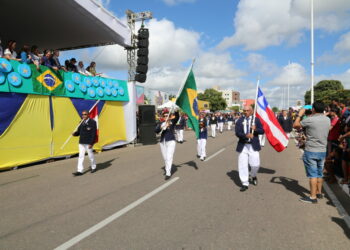 Desfile Cívico na Avenida Apolônio Sales encerra programação da Semana da Pátria