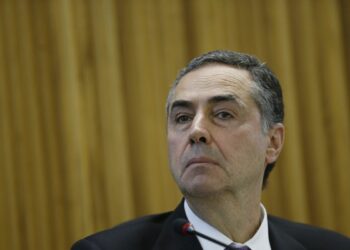 Ministro do STF suspende aplicação do piso nacional da enfermagem